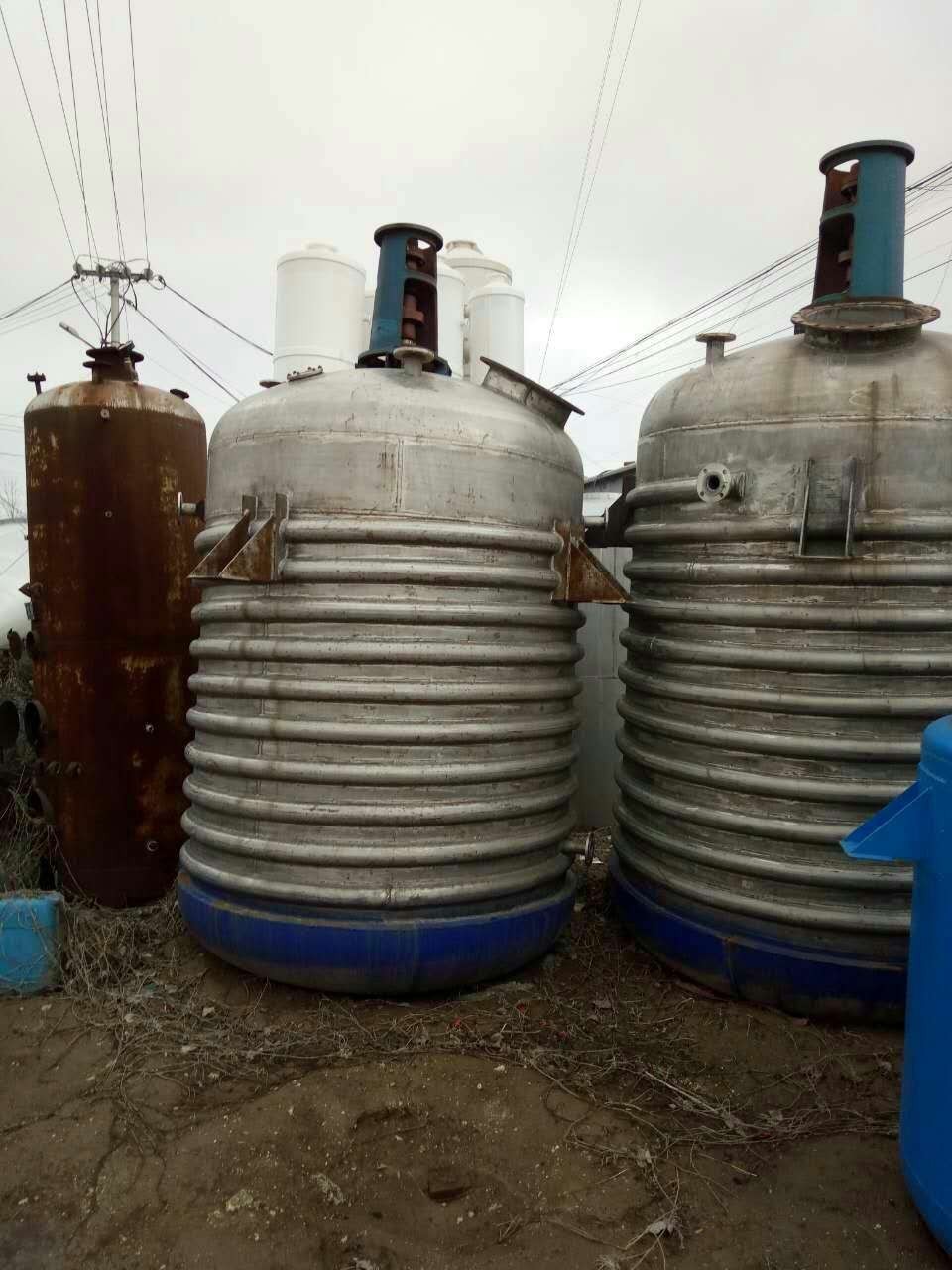 广东林顿重工请求一种别离组织以及具有该组织的反应釜专利防止固态颗粒与蒸馏出来的蒸汽混合